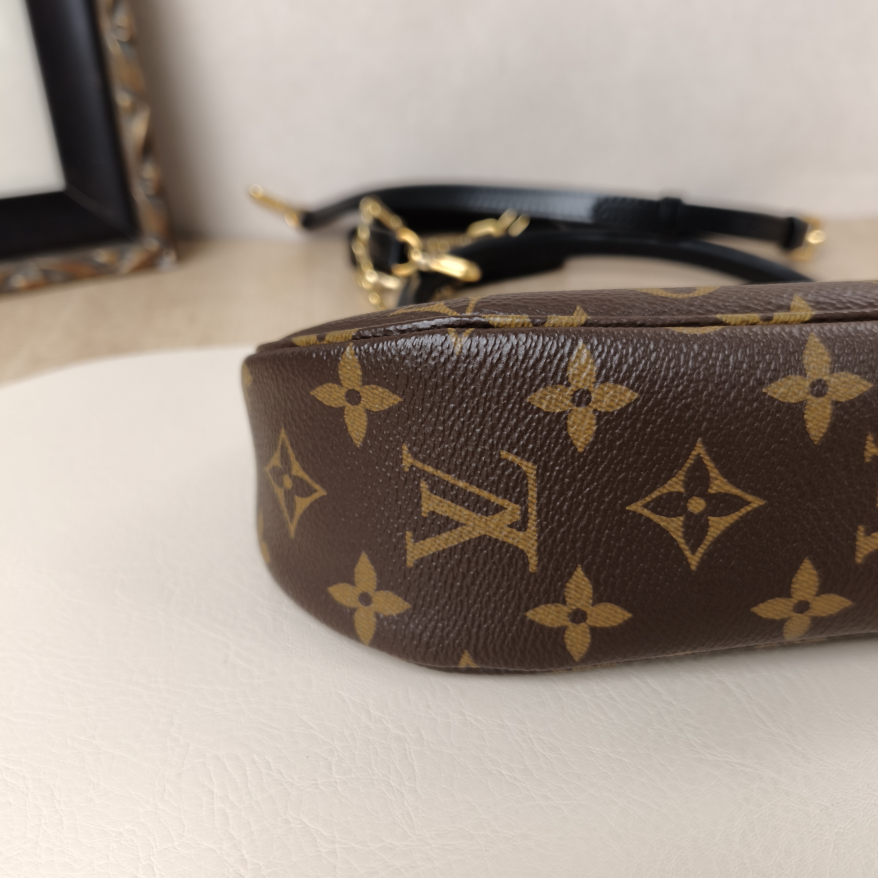 Louis Vuitton Shoulder Bag Catchy Monogram PVC Small24 × 6 × 10 cm — cover view 8 of 10