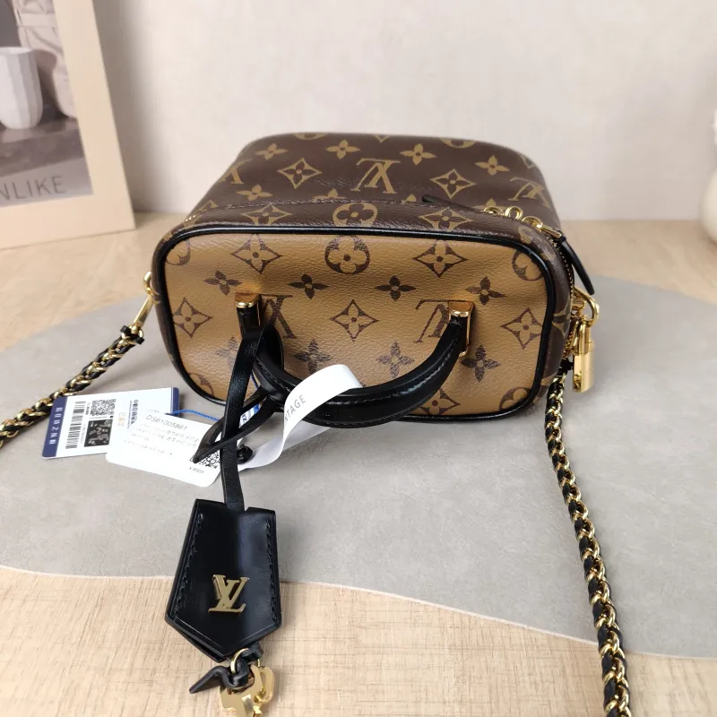 Louis Vuitton Shoulder Bag VANITY Cosmetic Bag Monogram PVC Small 19 × 11 × 13 cm — detail view 4 of 12