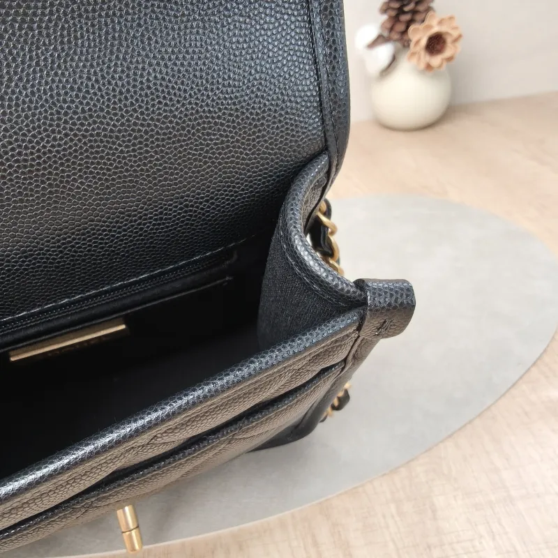 Chanel Crossbody Bag25b Messenger Bag Black Grained Calfskin Small17 × 7 × 16.5 cm — detail view 12 of 20