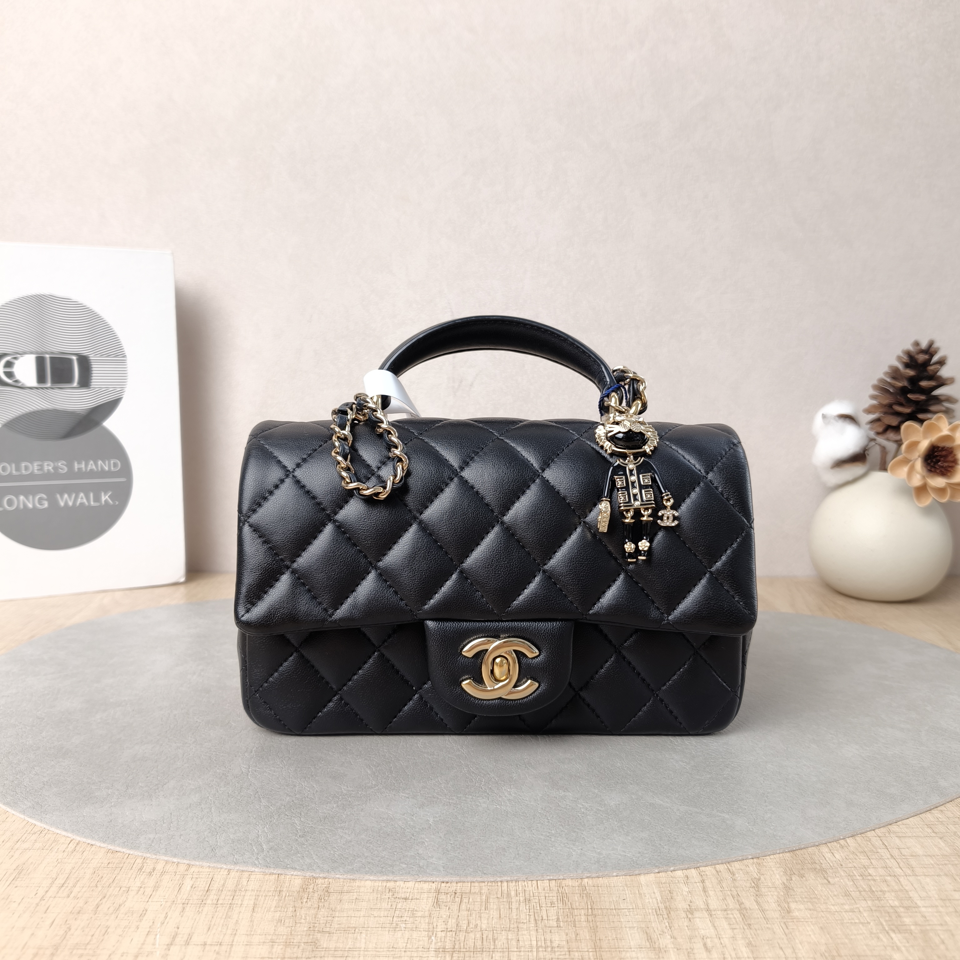 Chanel Crossbody Bag mini Black Lambskin mini20 × 6 × 12 cm