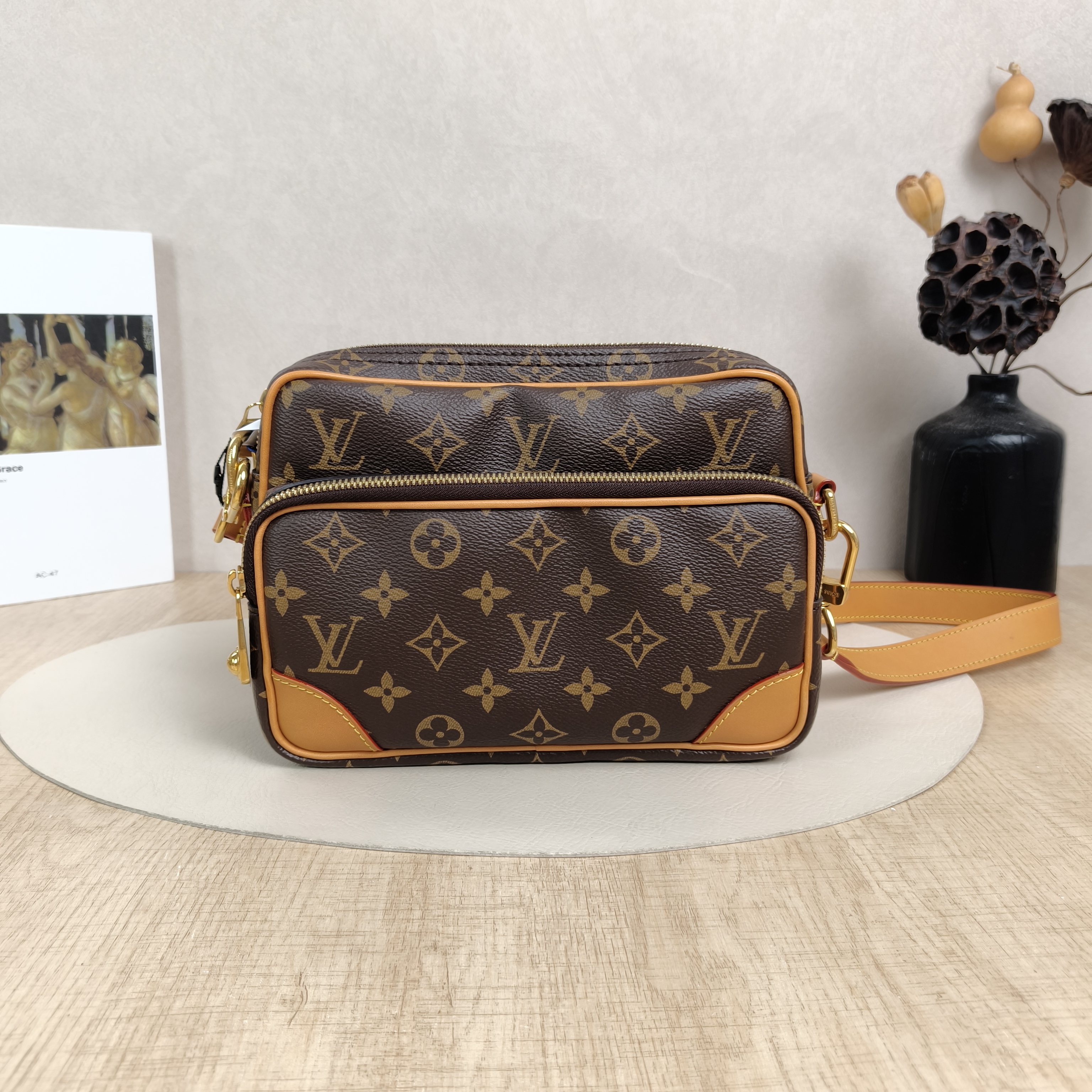 Louis Vuitton Crossbody Bag Nil Messenger Bag Monogram PVC One Size25 × 11 × 17.5 cm