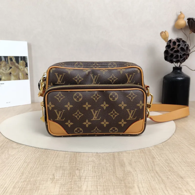 Louis Vuitton Crossbody Bag Nil Messenger Bag Monogram PVC One Size25 × 11 × 17.5 cm