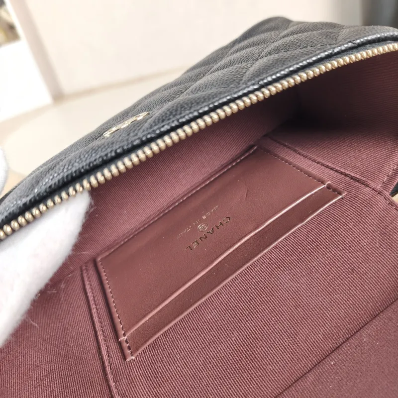 Chanel Crossbody Baglp Box Bag Top Handle Crossbody Bag Black Grained Calfskin One Size19.5 × 5 × 17 cm — detail view 3 of 15