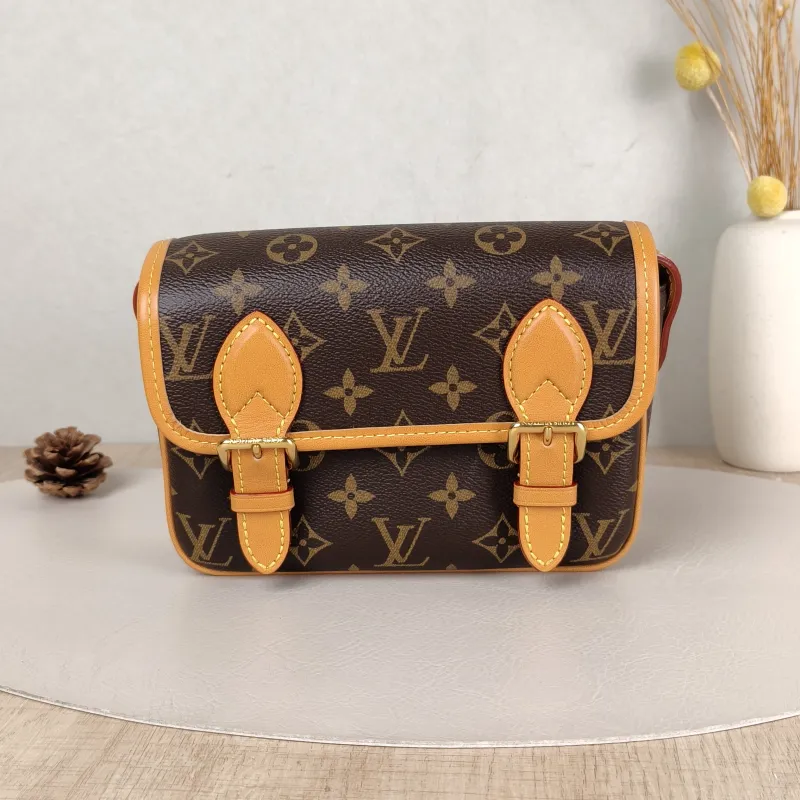 Louis Vuitton Crossbody Bag Satchel Messenger Bag Monogram PVC Mini 19.5 × 6 × 15 cm
