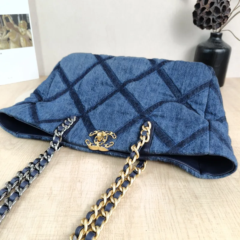 Chanel Shoulder Bag19Bag Shopping Bag Shopping Tote Blue One Size41 × 10.5 × 24 cm — detail view 8 of 12