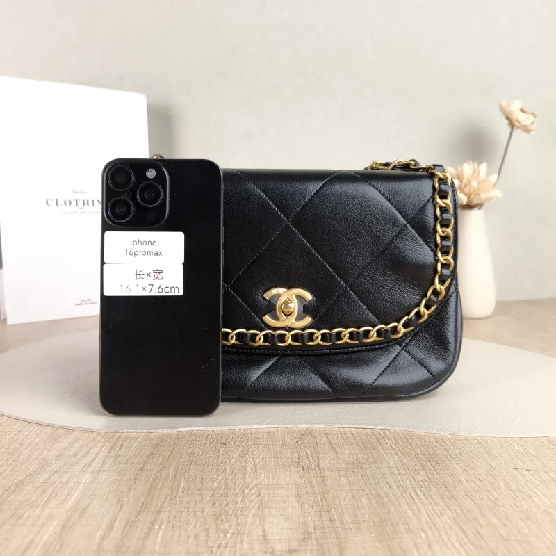 Chanel Crossbody Bag Crossbody Bag Black with Gold-Tone Hardware Lambskin One Size 24 × 6 × 15 cm — cover view 4 of 5