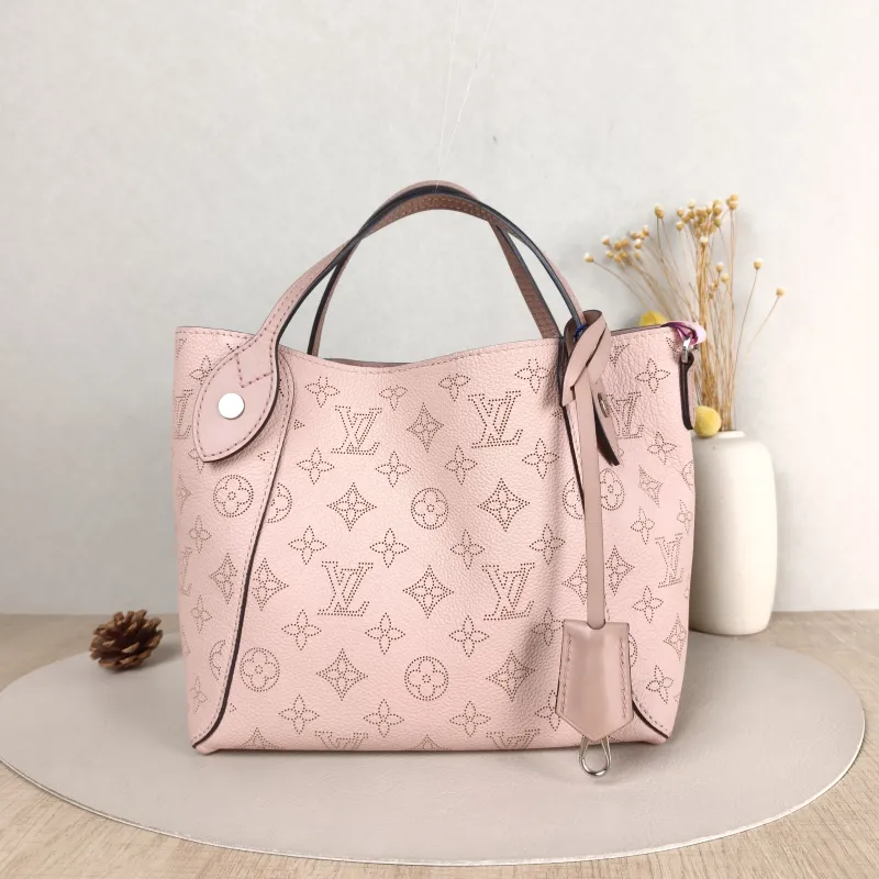 Louis Vuitton Shoulder Bag Hina Pink Calfskin Small 23 × 13 × 21 cm