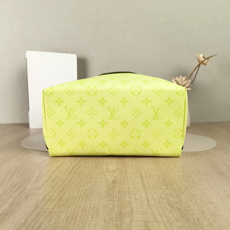 Louis Vuitton Backpack Discovery Slim Backpack Green PVC · Calfskin One Size28 × 13 × 38 cm — cover view 4 of 4