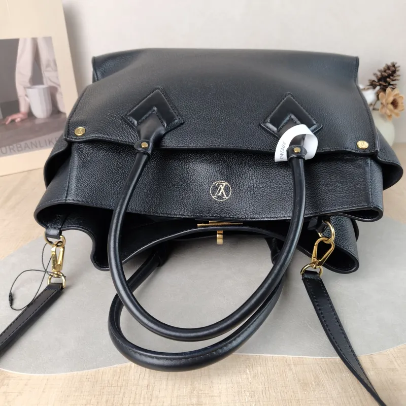 Louis Vuitton Shoulder Bag On My Side Black Calfskin Large 34 × 17 × 28 cm — detail view 5 of 11