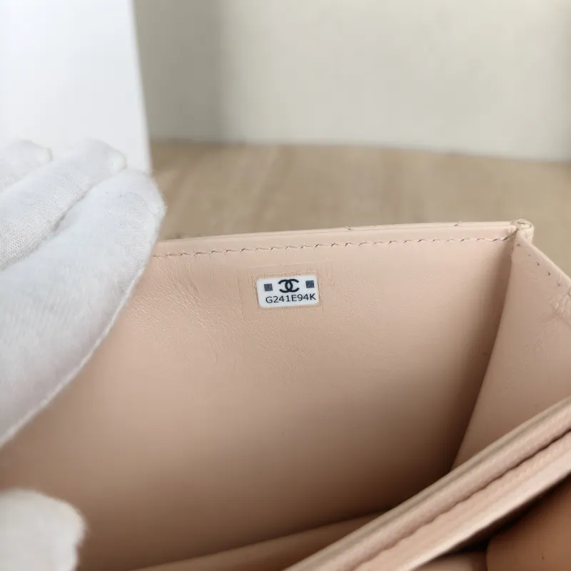 Chanel Crossbody Bag Edition woc Beige Calfskinmini19.2 × 7 × 12.3 cm — detail view 2 of 15