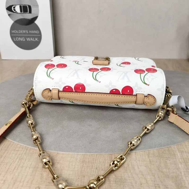 Louis Vuitton Crossbody Bag Pochette Métis East West White · PVC Small21.5 × 6 × 13.5 cm — detail view 2 of 16