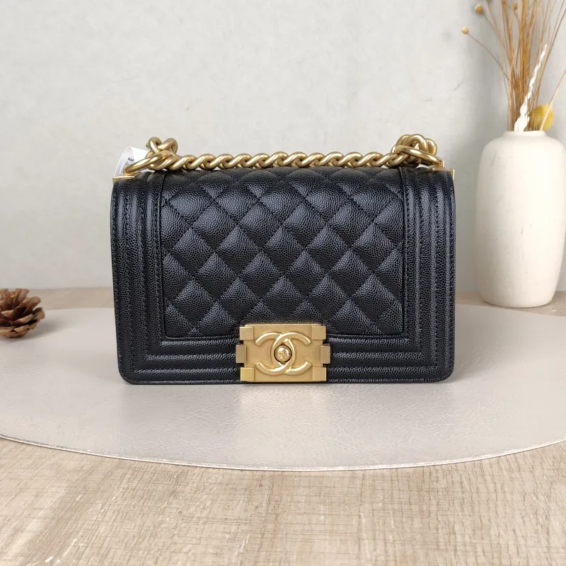 Chanel Crossbody Bag Le Boy​ Black Grained Calfskin Small 20.5 × 8.5 × 12 cm