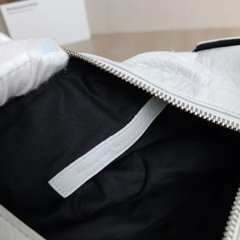 BALENCIAGA Top Handle Bag Superbusy Top Handle Bag White Lambskinmini 35 × 11 × 12 cm — detail view 2 of 11
