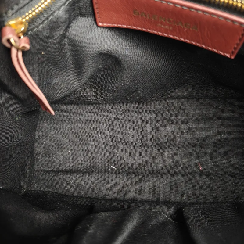 BALENCIAGA Crossbody Bag Classic City Red Lambskin Small30 × 10 × 21 cm — detail view 6 of 12