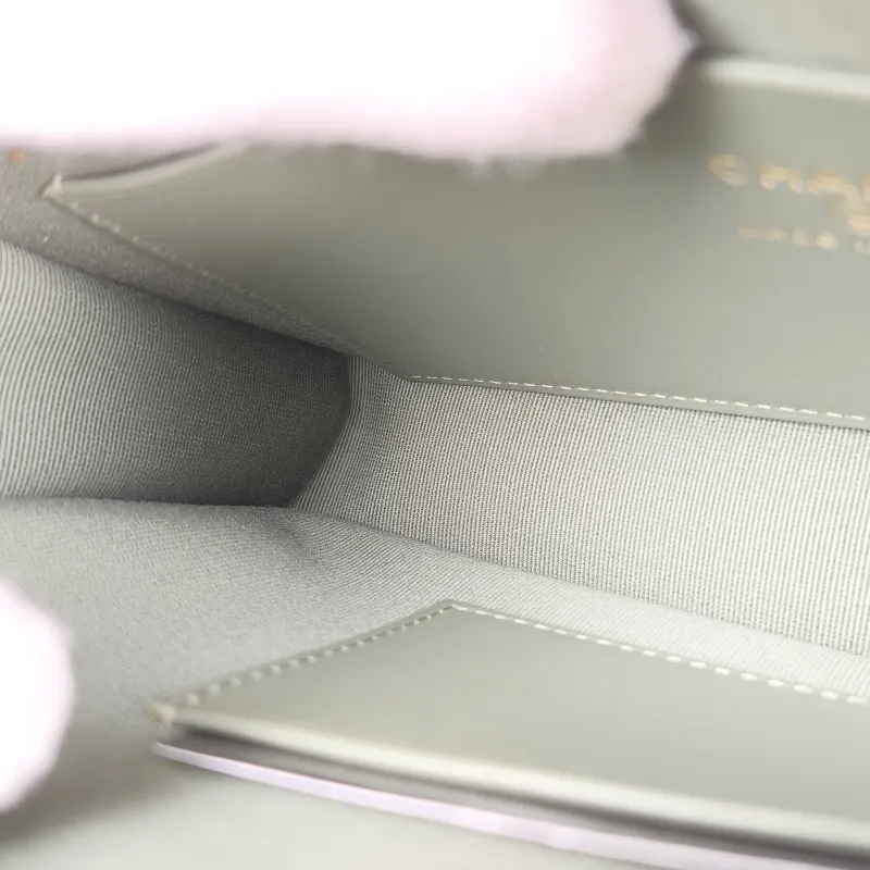 Chanel Crossbody Bag Green Grained Calfskin One Size 21 × 5 × 12 cm — detail view 4 of 12
