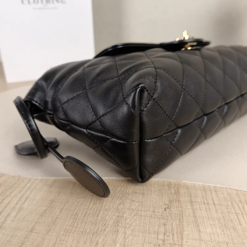 Chanel Shoulder Bag26b Shoulder Bag Black Lambskin One Size24 × 7.5 × 10 cm — detail view 8 of 11