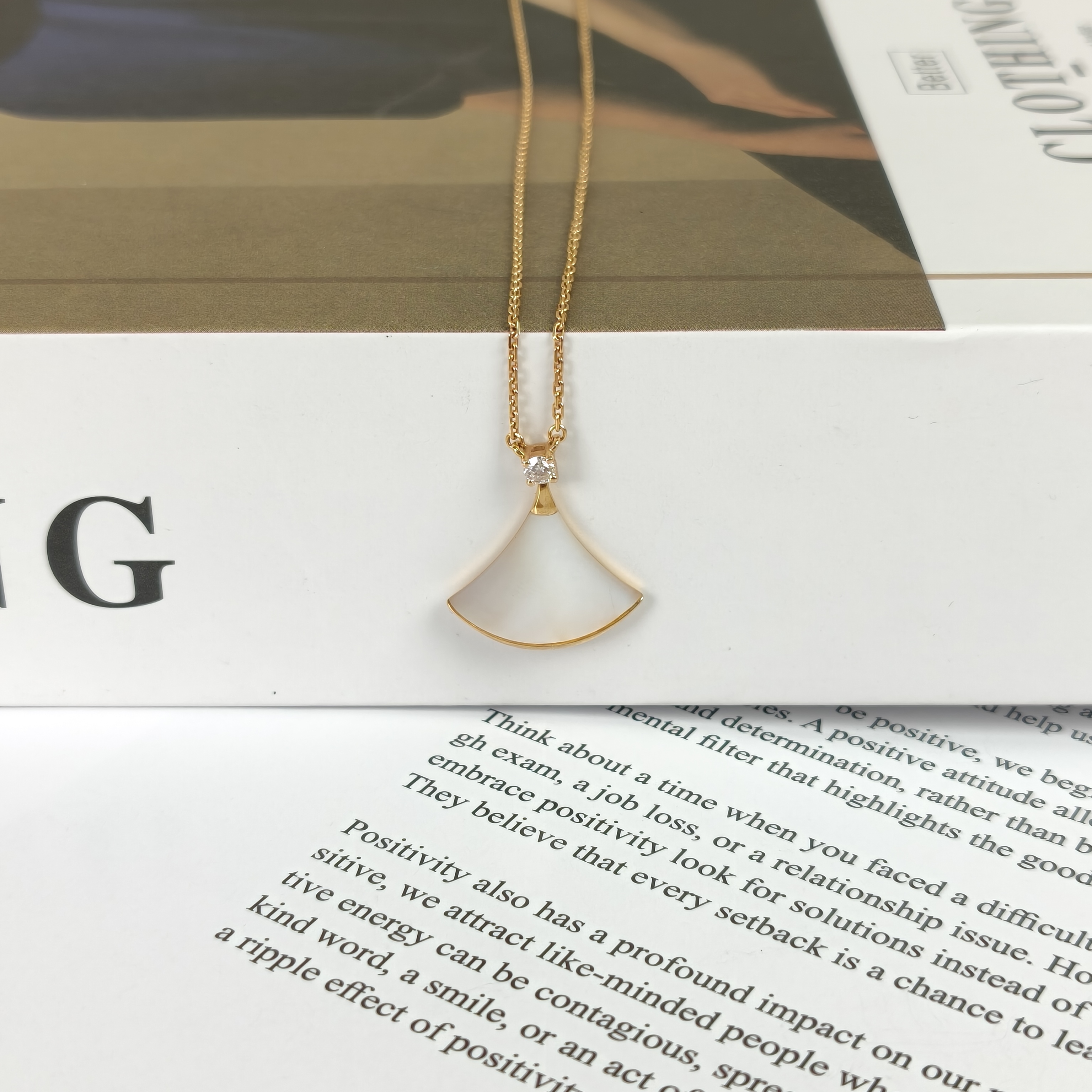 Bvlgari Necklace DIVAS' DREAM Collection Necklace Pearl 18KR ose Gold20㎜ 41-43㎝One Size — cover view 7 of 8