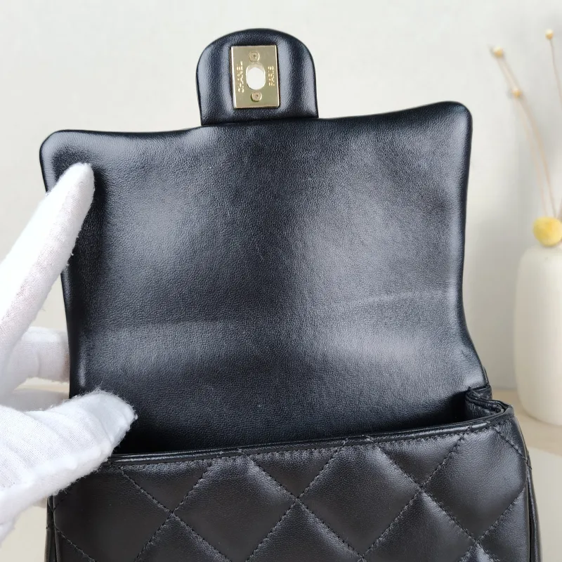 Chanel Crossbody Bag Black Lambskinmini19 × 6 × 12 cm — detail view 1 of 18