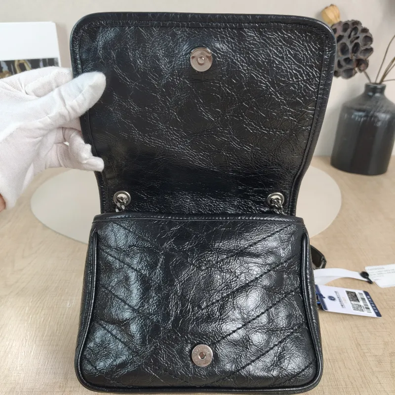 SAINT LAURENT Crossbody Bag Niki Chain Bagwoc Black Mini 19 × 5 × 16 cm — detail view 10 of 11