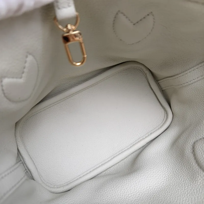 Louis Vuitton Crossbody Bag NEVERFULL INSIDE OUT BB Green PVC · Calfskin BB26.5 × 11 × 16.5 cm — detail view 14 of 15