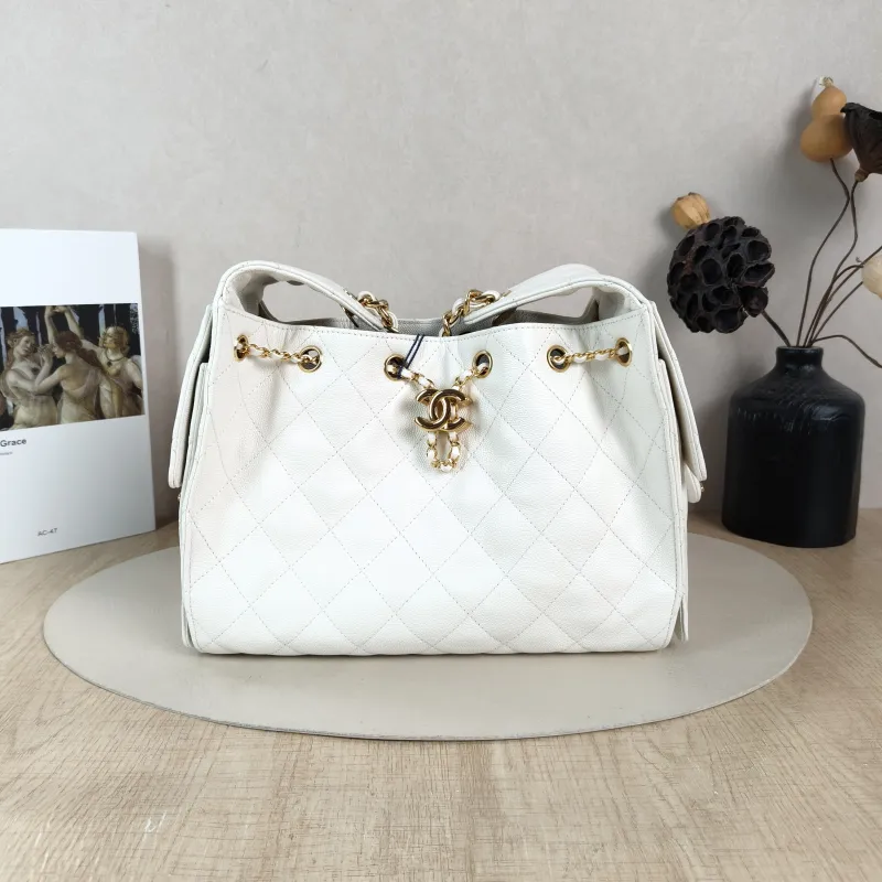 Chanel Shoulder Bag 25Bag White Grained Calfskin Small 26 × 14 × 30 cm
