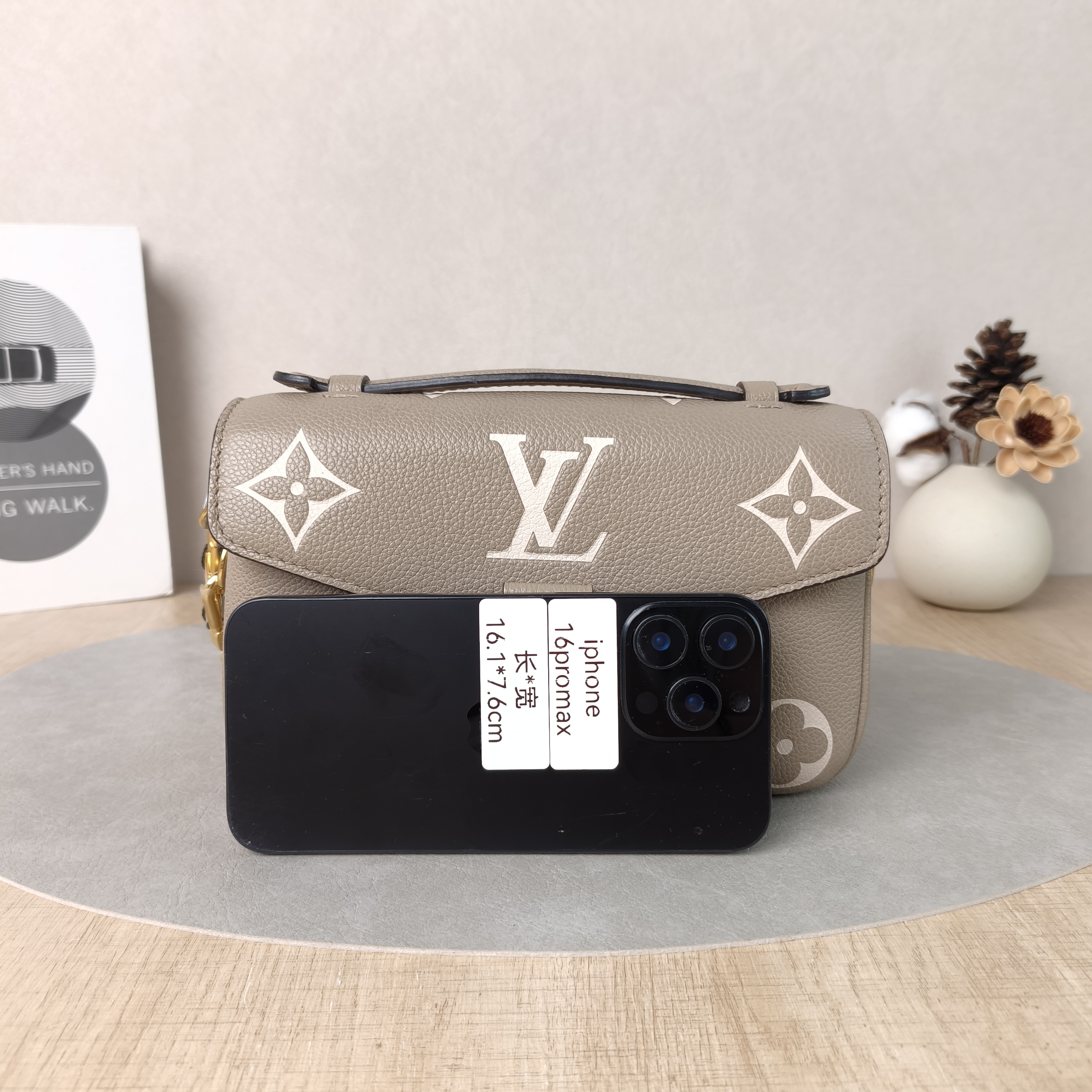 Louis Vuitton Crossbody Bag Pochette Métis East West Empreinte Embossed Calfskin Small21.5 × 6 × 13.5 cm — cover view 3 of 5