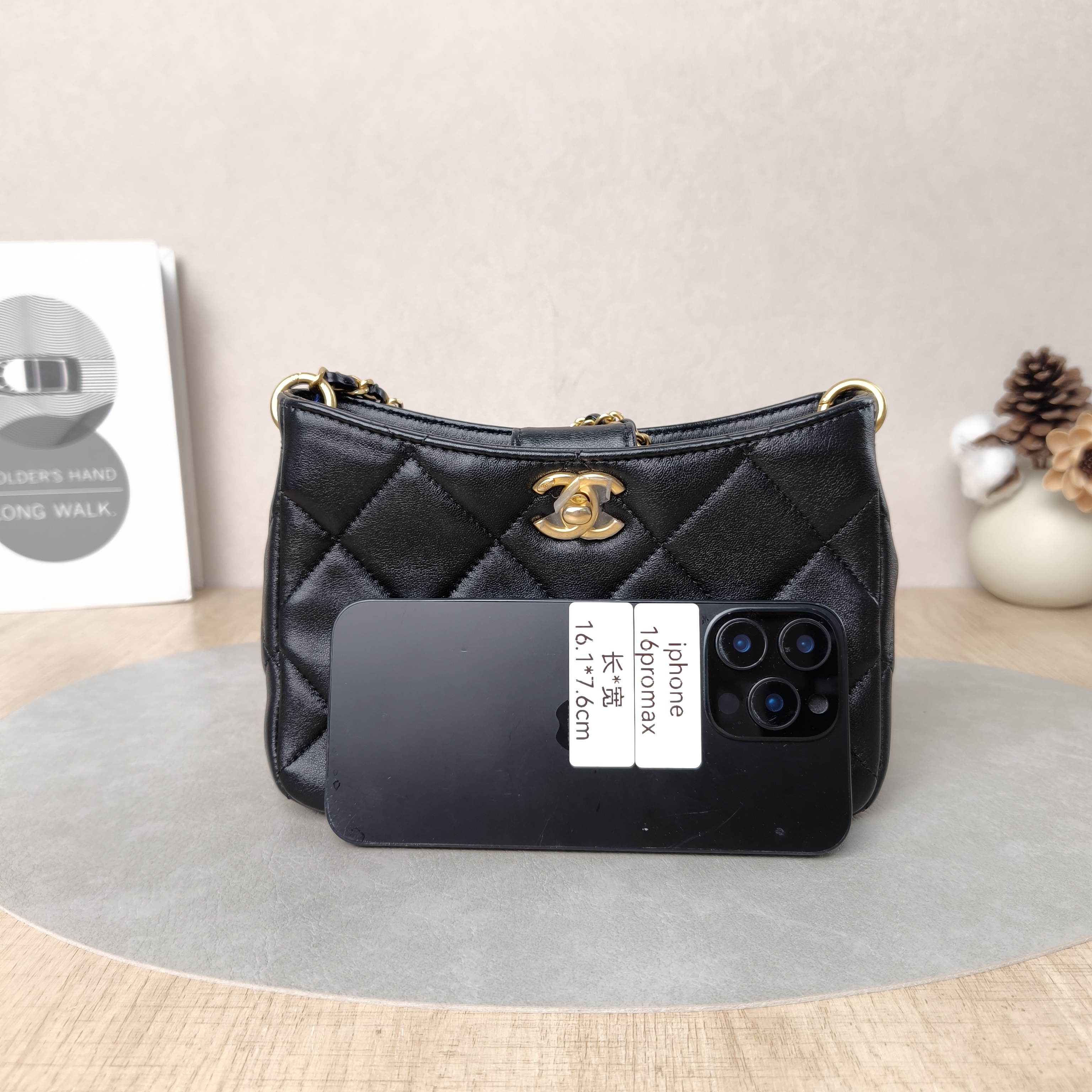 Chanel Shoulder Bag24s Pearl hobo Black Lambskin One Size20 × 7 × 14 cm — cover view 2 of 6