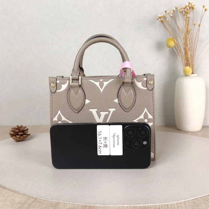 Louis Vuitton Crossbody Bag Onthego BB · White Empreinte Embossed Calfskin BB 18 × 8.5 × 15 cm — cover view 5 of 5