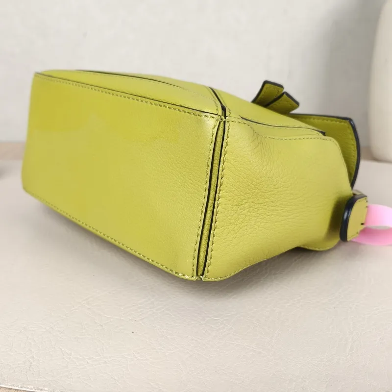 LOEWE Crossbody Bag Puzzle Green Calfskinmini18 × 8 × 12.5 cm — detail view 3 of 11