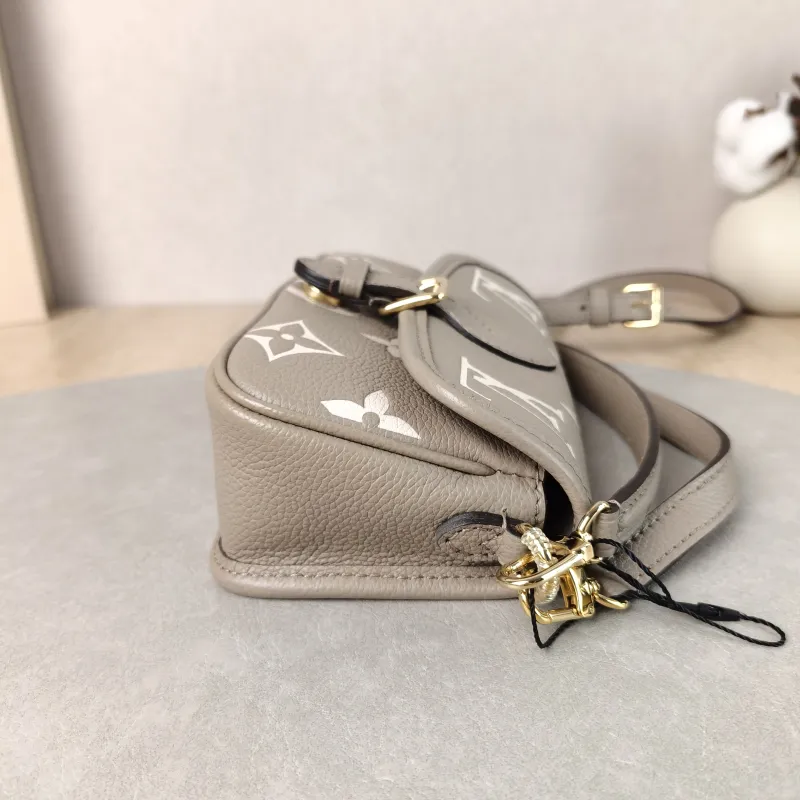 Louis Vuitton Crossbody Bag Diane Baguette Bag Empreinte Embossed Calfskin nano 19 × 6 × 10.5 cm — detail view 12 of 14