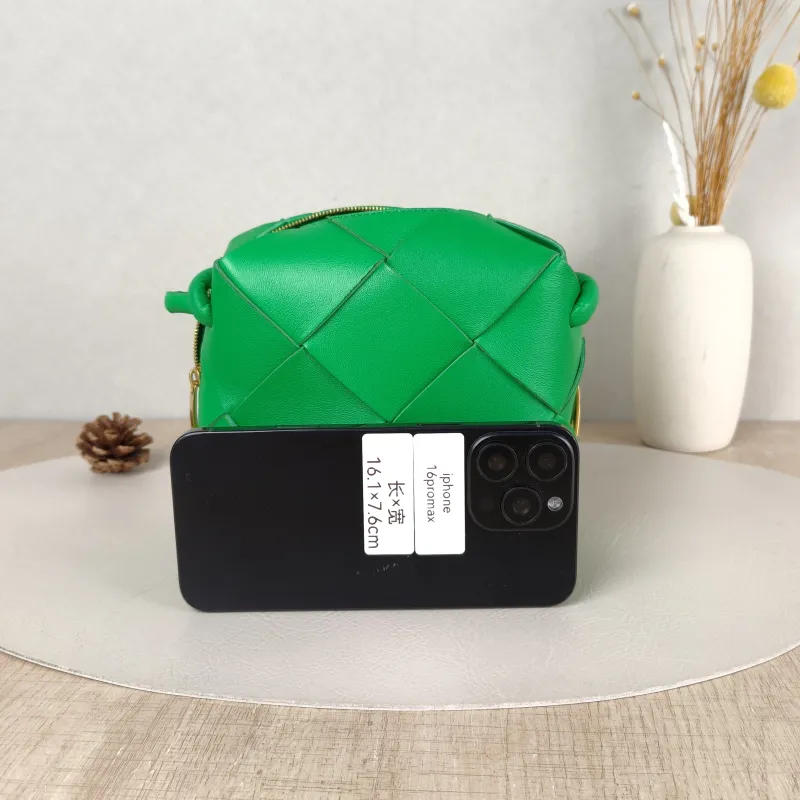 Bottega Veneta Shoulder Bag Cassette Shoulder Crossbody Bag Green Lambskin One Size15 × 7 × 13 cm — cover view 3 of 5