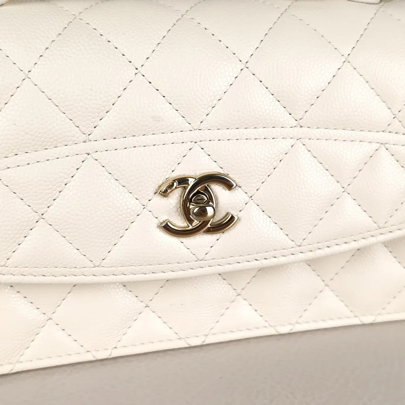 Chanel Crossbody Bag Yellow Calfskin One Size19 × 7 × 11.5 cm — detail view 1 of 14