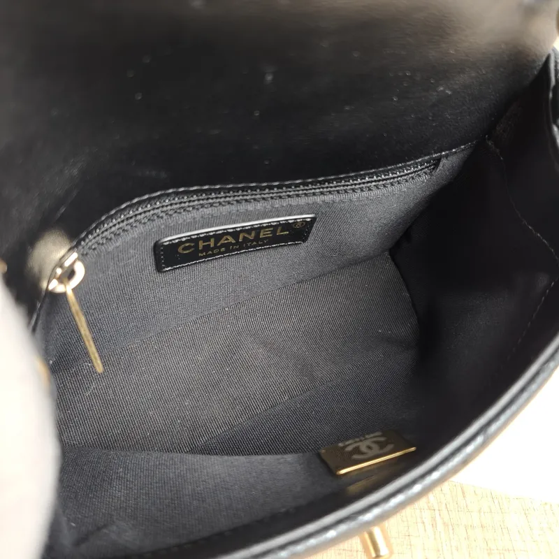 Chanel Crossbody Bag Edition Black Calfskinmini16.5 × 7 × 13 cm — detail view 14 of 15