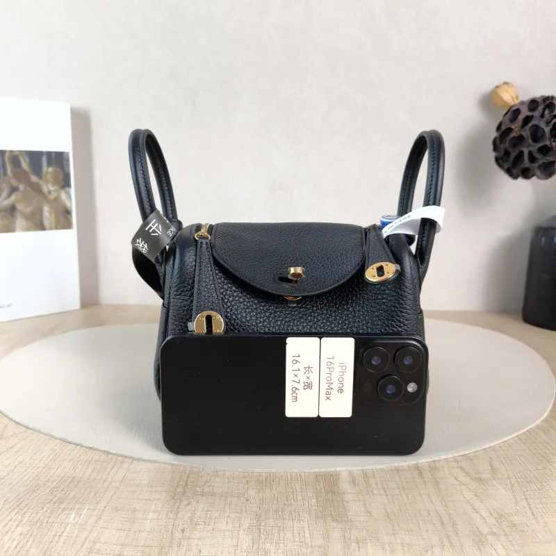 Hermès Shoulder Bag Lindy Mini 19 Black Taurillon Clemence TC Calfskin Mini 19 × 9 × 13 cm G — cover view 2 of 6