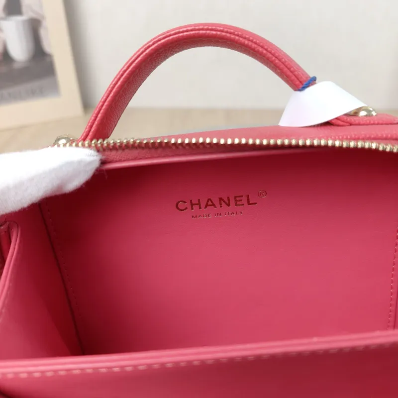 Chanel Crossbody Bag CC Filigree Vanity Cosmetic Bag Pink Grained Calfskin Small 17 × 7 × 13 cm 29 — detail view 2 of 15
