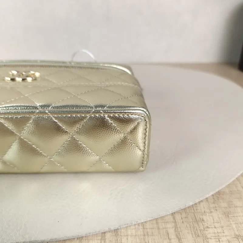 Chanel Crossbody Bag Gold Calfskin One Size19 × 5 × 11.5 cm — detail view 5 of 13