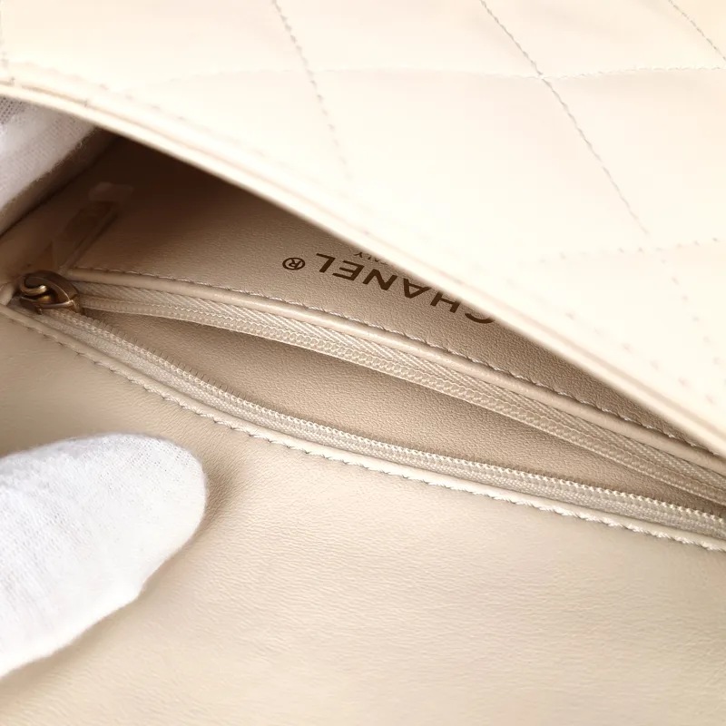 Chanel Crossbody Bag Beige Lambskin One Size18 × 6 × 14 cm — detail view 1 of 16