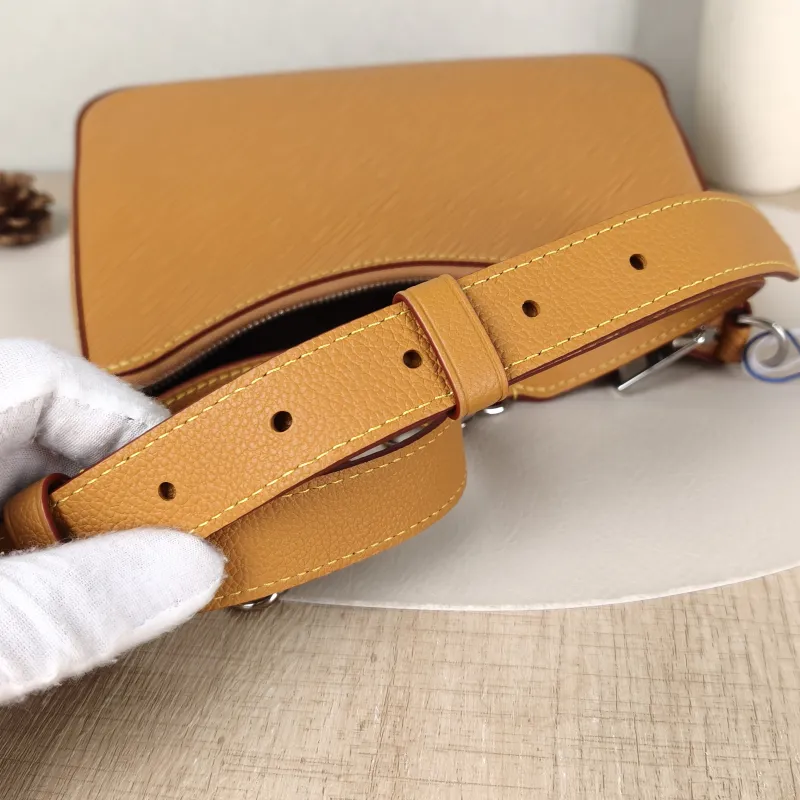 Louis Vuitton Crossbody Bag MARELLE Epi Embossed Calfskin Small 25 × 8 × 15 cm — detail view 3 of 13