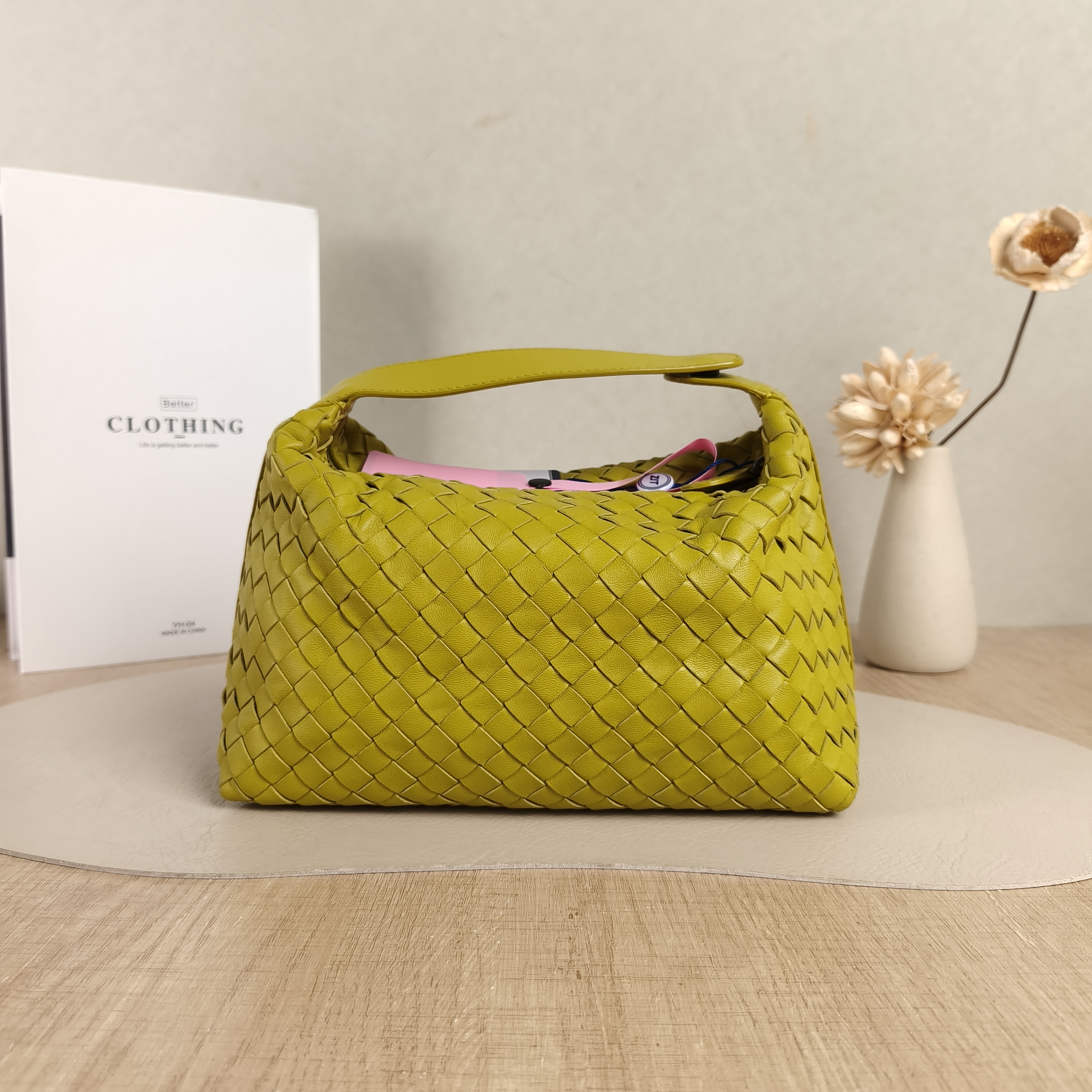 Bottega Veneta Top Handle Bag Wallace Woven Vanity Case Bag Green Calfskin Medium20 × 9.5 × 13 cm