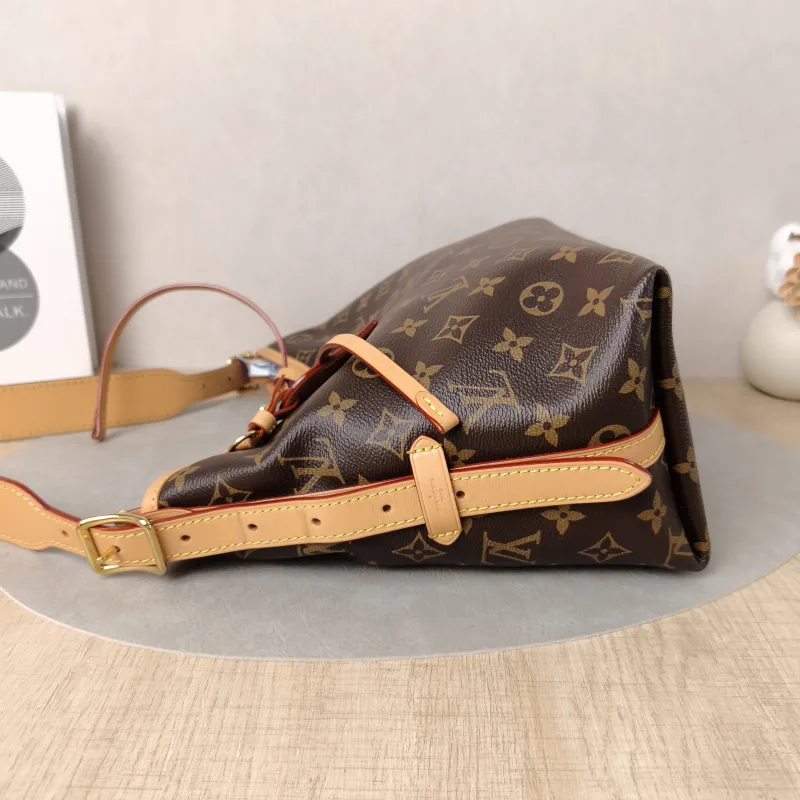 Louis Vuitton Crossbody Bag Carryall Monogram PVC Small 29 × 12 × 24 cm — detail view 6 of 12