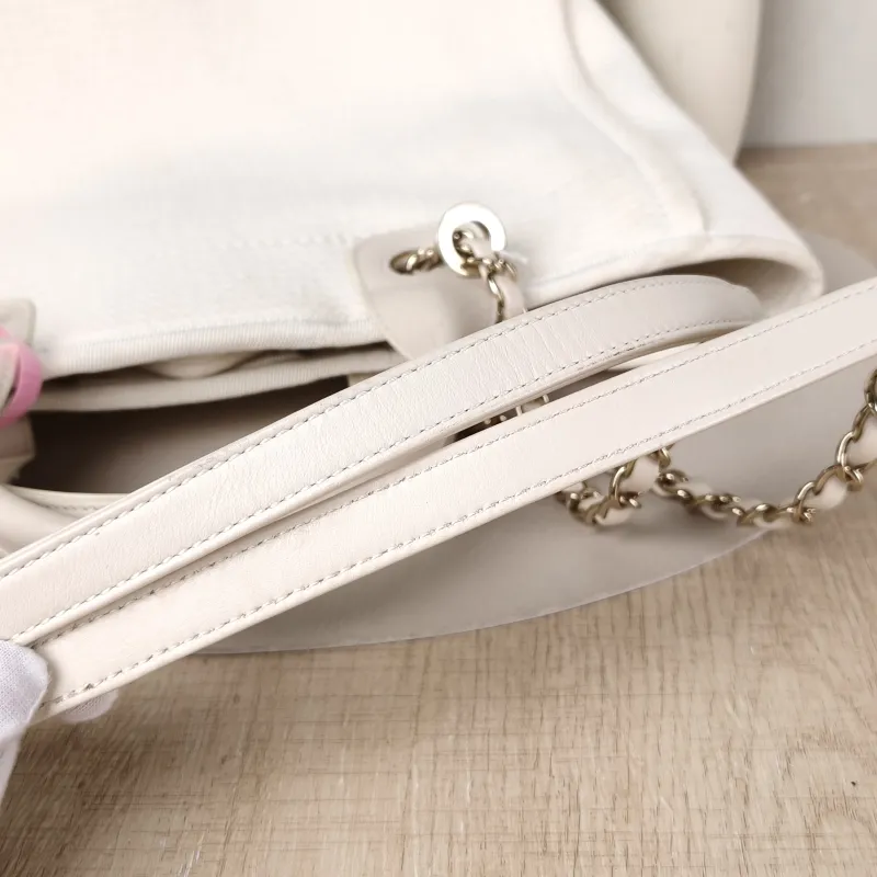 Chanel Shoulder Bag White Canvas One Size 32 × 16 × 23 cm — detail view 5 of 17