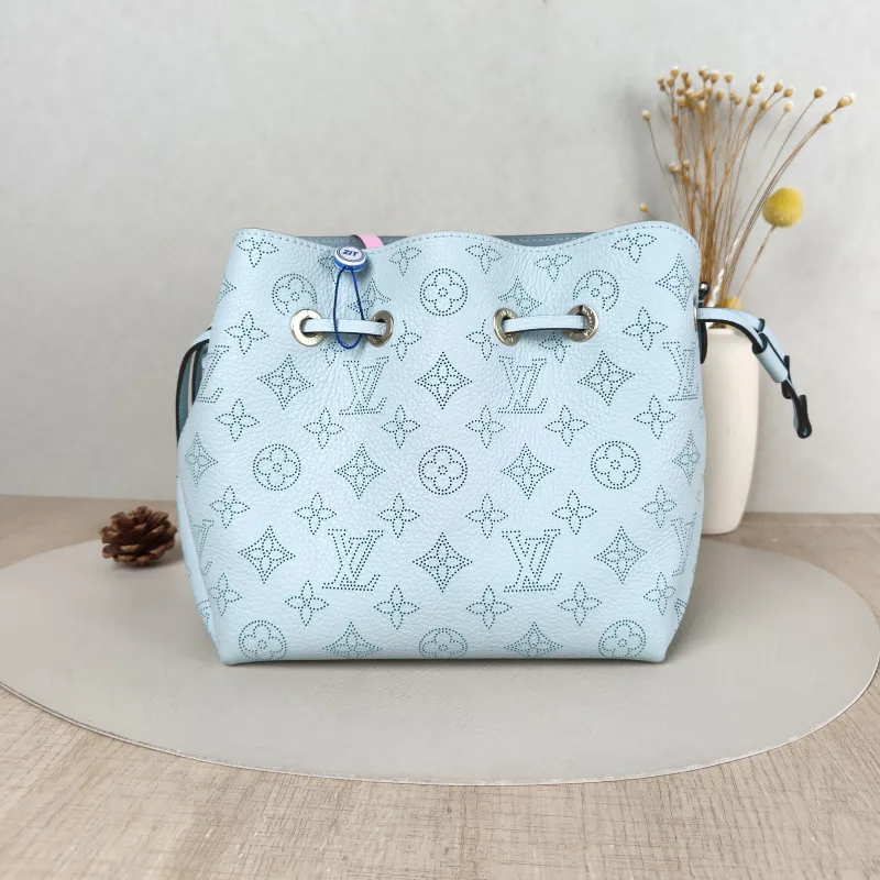 Louis Vuitton Crossbody Bag BELLA Green Calfskin 22 × 14 × 20 cm