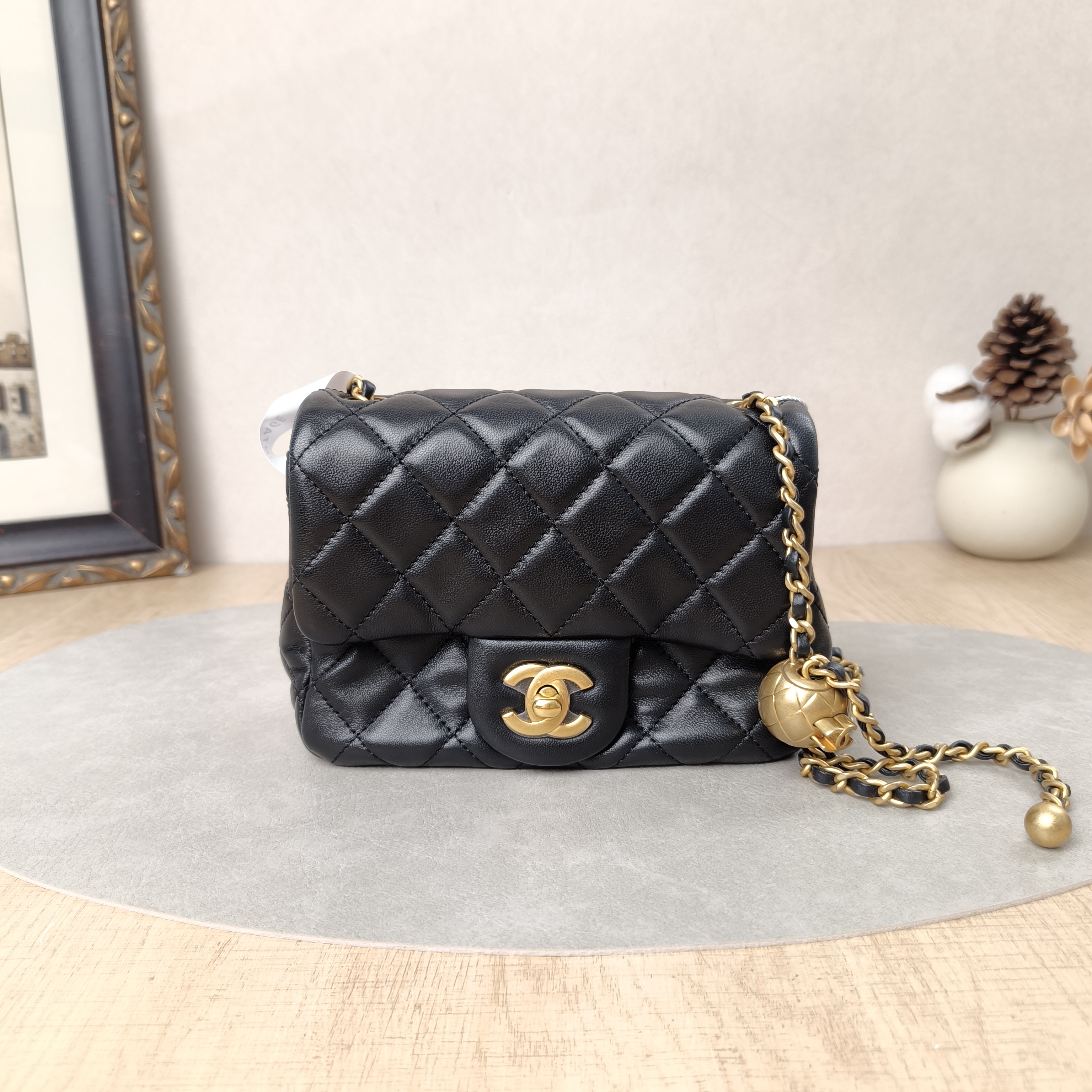 Chanel Crossbody Bag Classic Flap Mini CF Mini Black with Gold-Tone Hardware SL ambskinmini17 × 8 × 13.5 cm