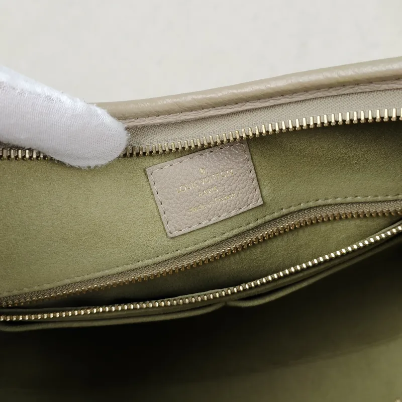 Louis Vuitton Crossbody Bag Carryall Calfskin Small29.5 × 12 × 24 cm — detail view 2 of 14