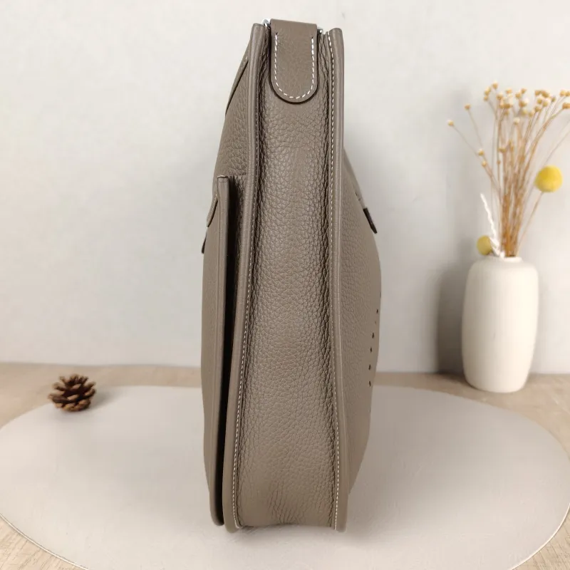 Hermès Crossbody Bag Evelyne 29 29 Taurillon Clemence TC Calfskin Small 29 × 8 × 30 cm W — detail view 8 of 10