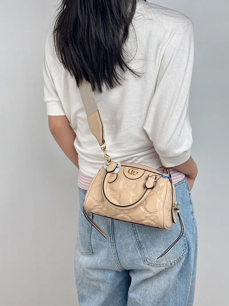 GUCCI Crossbody Bag GG matelasse Beige Calfskinmini19 × 11 × 13 cm — on-model view 4 of 4
