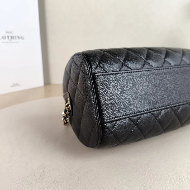 Chanel Crossbody Bag Crossbody Bag Black Grained Calfskin One Size 18.5 × 11 × 11.5 cm — detail view 8 of 11