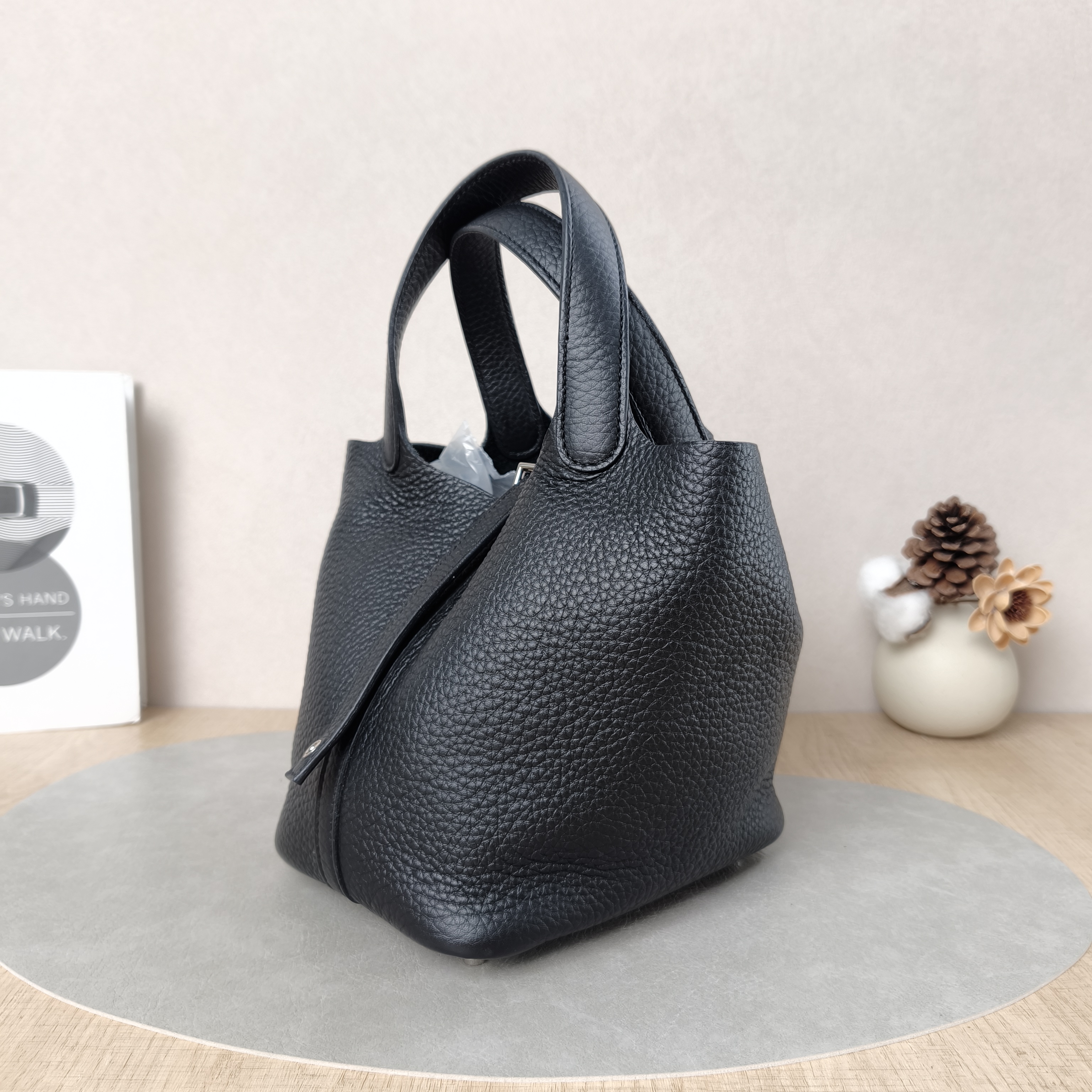 Hermès Top Handle Bag Picotin Lock 18 18Black Clemence Taurillon TC Calfskin Small18 × 13 × 19 cm — cover view 4 of 6