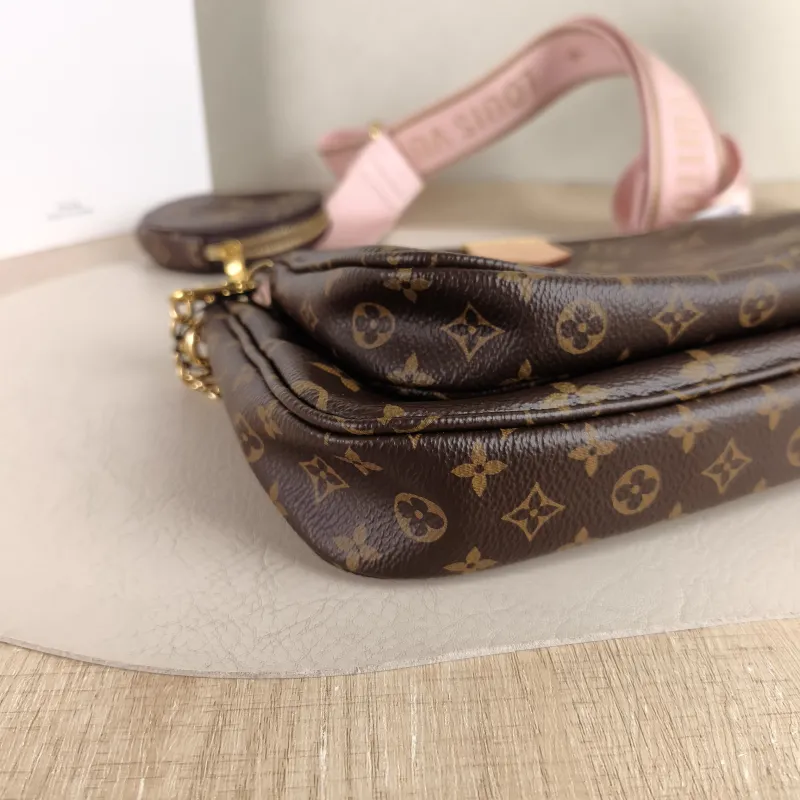 Louis Vuitton Crossbody Bag Multi Pochette Accessoires Shoulder Strap PVC Small 24 × 4 × 13.5 cm — detail view 3 of 10
