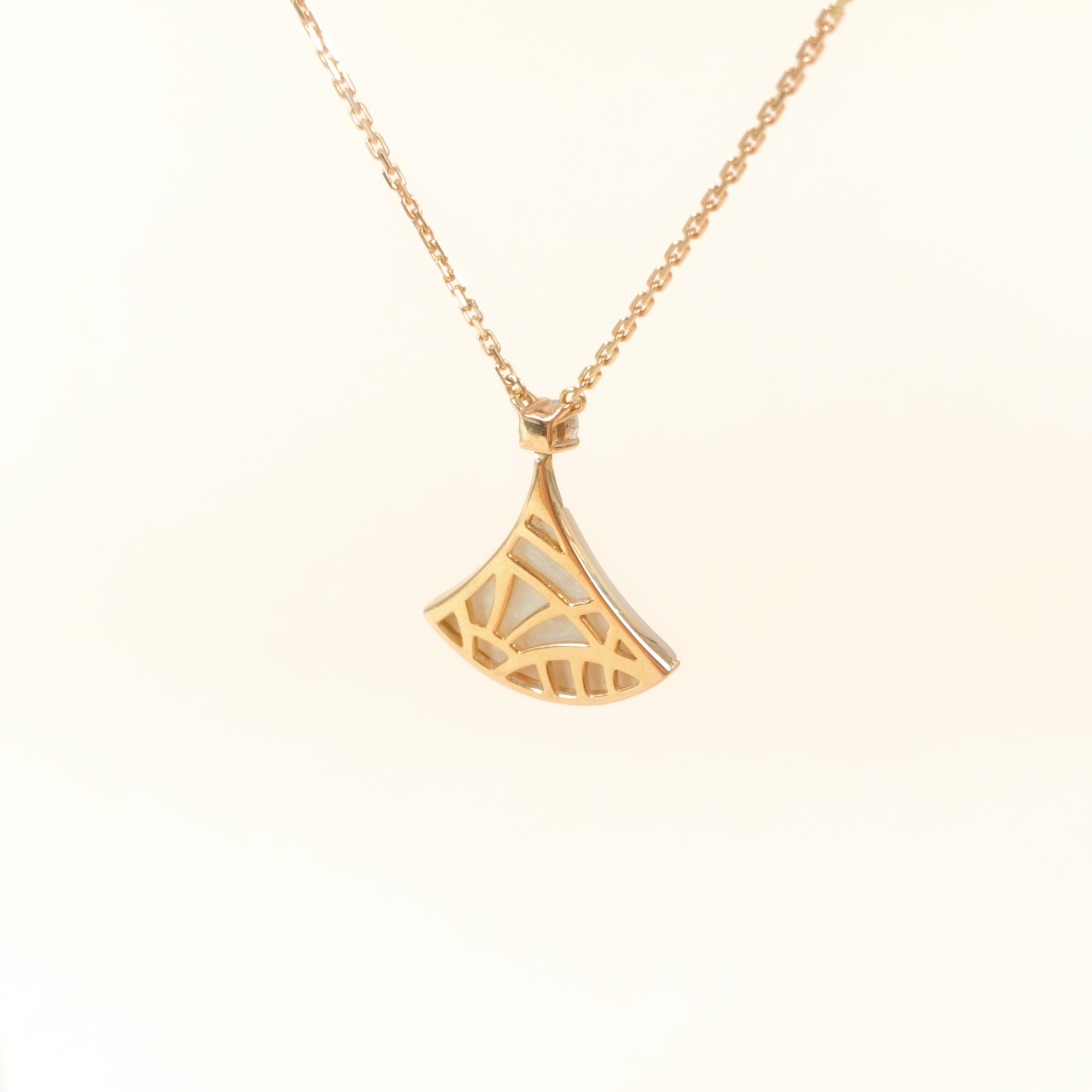 Bvlgari Necklace DIVAS’ DREAM Collection Pearl White Mother-of-Pearl Diamond18KR ose Gold Medium Pendant2cm 43cm — cover view 10 of 10
